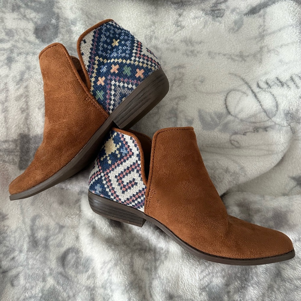 Cat & Jack booties